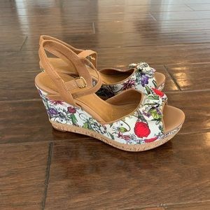 - White floral Clarks wedges